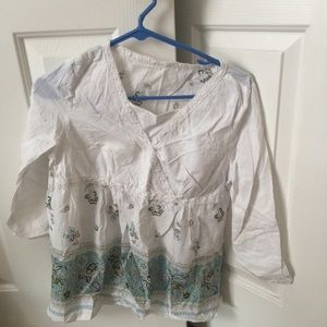 Embroidered white print 3/4 sleeve top